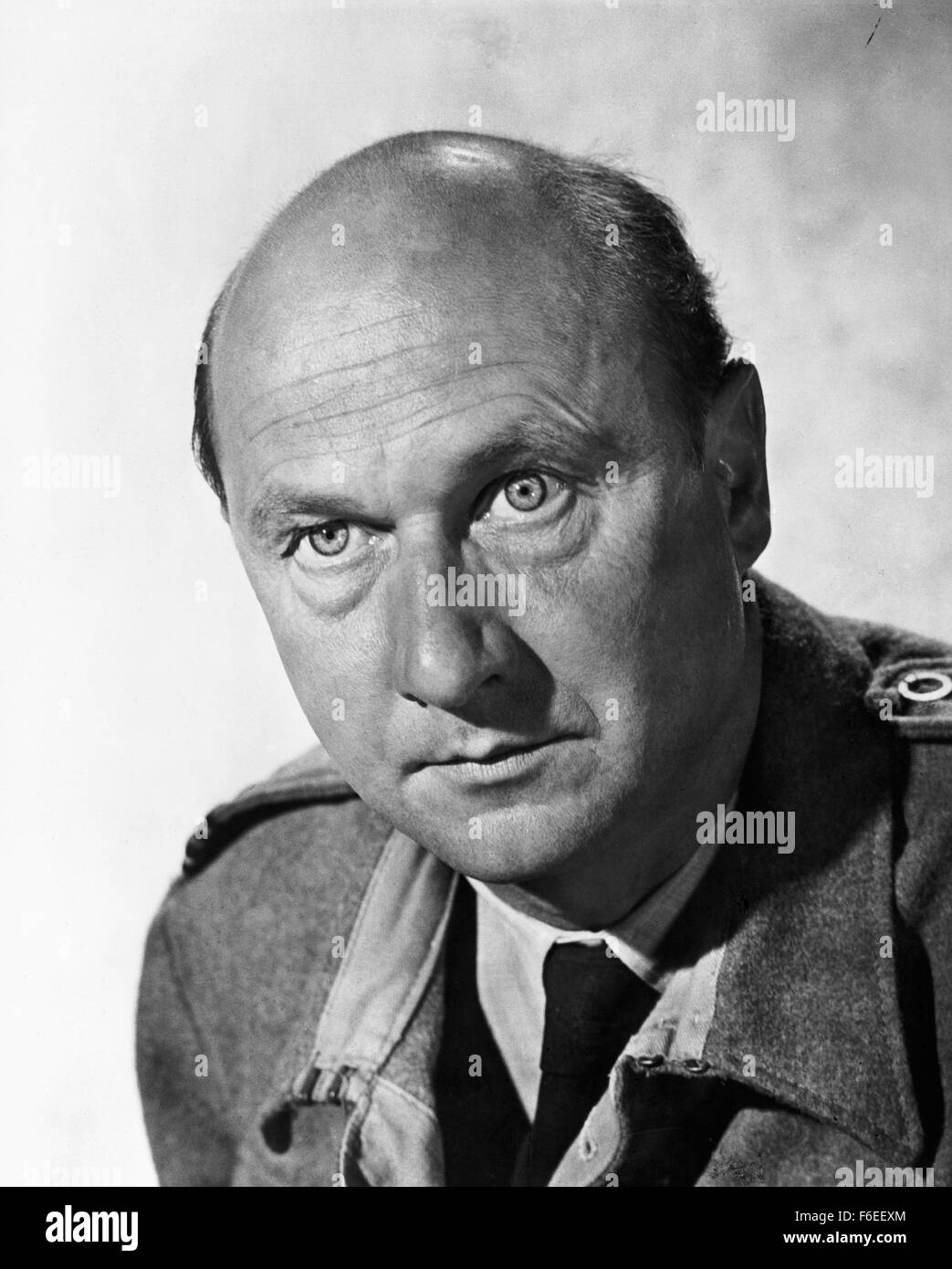 4. Juli 1963 - München, Deutschland - RELEASE-Datum: 4. Juli 1963. Regie: John Sturges. STUDIO: Der Mirisch Corporation/United Artists. Grundstück: Basierend auf einer wahren Geschichte, schildert der Film die größten Alliierten Fluchtversuch aus einem deutschen Kriegsgefangenenlager Hochsicherheits-'Flucht-Proof' während des zweiten Weltkriegs. Im Bild: Schauspieler GORDON JACKSON als Flight Lt. Sandy MacDonald "Intelligenz". Stockfoto