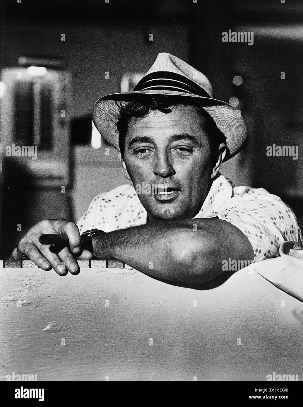 1. April 1962; Hollywood, Kalifornien, USA; Bild von Direktor J. Lee Thompson Krimi-Drama "Cape Fear" Darsteller ROBERT MITCHUM. Erscheinungsdatum: April 1962. Stockfoto
