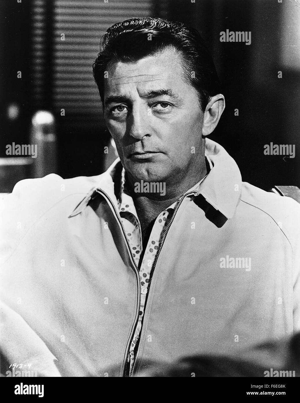 1. April 1962; Hollywood, Kalifornien, USA; Bild von Direktor J. Lee Thompson Krimi-Drama "Cape Fear" Darsteller ROBERT MITCHUM. Erscheinungsdatum: April 1962. Stockfoto