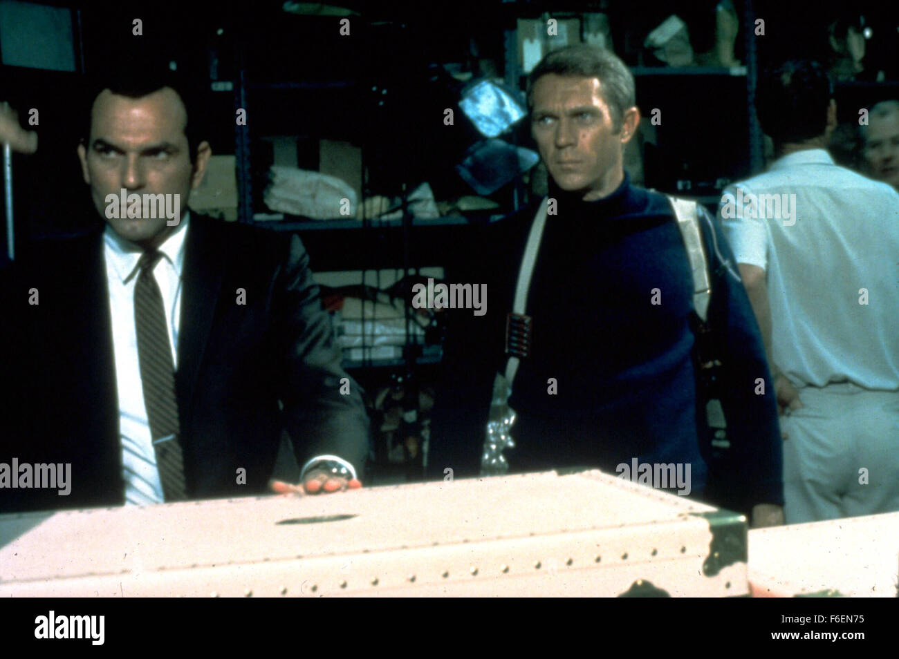 9. Februar 1968 - stars Schauspieler STEVE MCQUEEN als Detective Lt. Frank Bullit in einer Szene, in der Action-Thriller "Bullit" unter der Regie von Peter Yates. Stockfoto