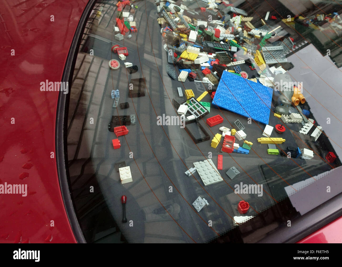 LEGO-Steinen zu Ai Weiwei im Auto im Innenhof der Royal Academy in London gestiftet Stockfoto