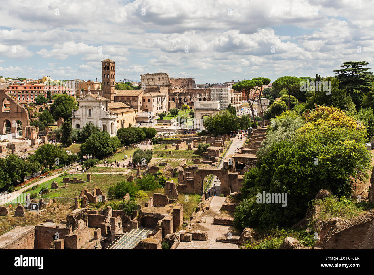 Ansicht des Forum Romanum und das Kolosseum in Rom Stockfoto