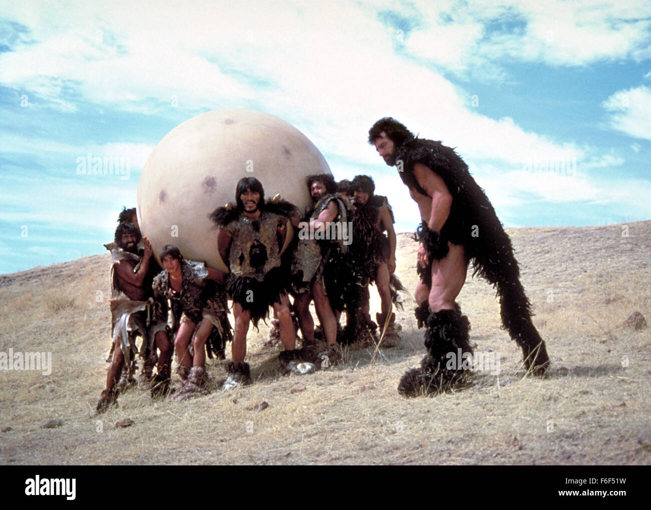 Erscheinungsdatum: 17. April 1981 Film Titel: Caveman STUDIO: United Artists Direktor: Carl Gottlieb PLOT: ein Höhlenmensch sinnt auf Rache an einem viel größeren Konkurrenten um die Hand einer schönen Cavewoman Bild: JOHN MATUSZAK als Tonda (Credit Bild: C United Artists/Entertainment Pictures) Stockfoto