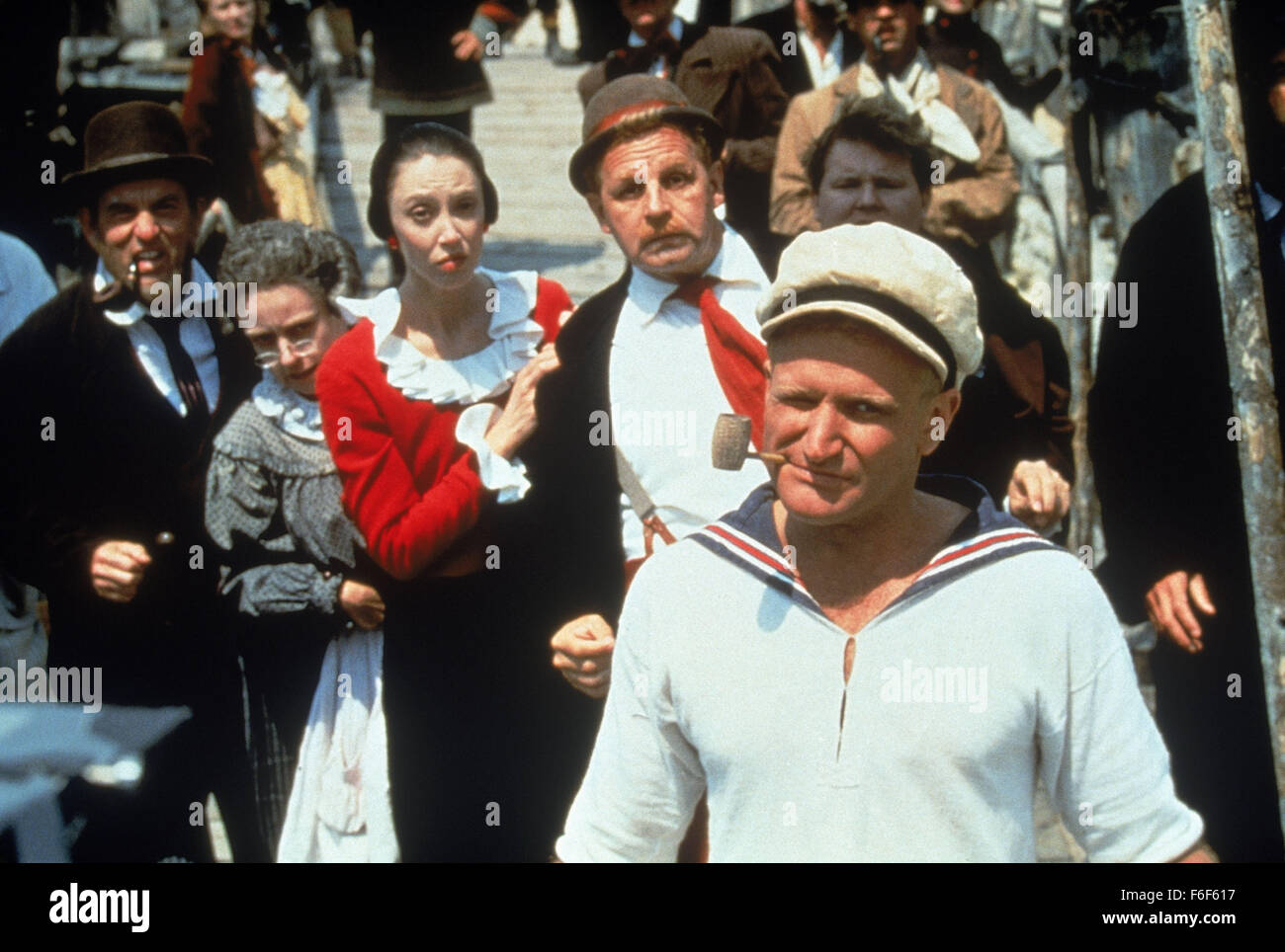 Datum der Freigabe: 12. Dezember 1980 Film Titel: Popeye STUDIO: Paramount Bilder Direktor: Robert Altman PLOT: Seemann-Man reist in eine Stadt namens Sweet Haven, verliebt sich in Olive Oyl, nimmt Swee' Pea, und macht einen Feind mit Bluto abgebildet: ROBIN WILLIAMS als Popeye (Credit Bild: C Paramount Pictures/Entertainment Pictures) Stockfoto