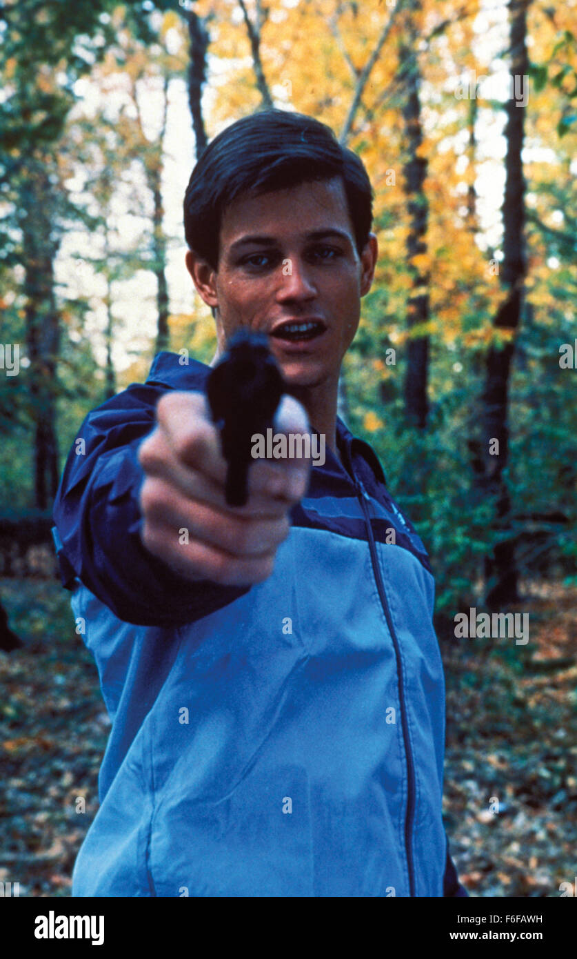 Datum der Freigabe: 1. Januar 1987 Film Titel: Instant Justiz Regie: Craig Rumar STUDIO: Mulloway begrenzte PLOT: Scott ist ein US-Marine, Spanien um zu sehen, seine Schwester Kim, nach vielen Jahren der Trennung reist. Aber sie tot ist, und es nichts anderes gibt zu ihm kommen. Allein in Madrid Straßen, Scott sucht den Mörder, wird versuchen, den Grund für den Mord an seiner Liebe Schwester und nach Rache zu offenbaren, für sich selbst im Bild: MICHAEL PARE als Scott Youngblood (Credit Bild: C Mulloway Limited/Unterhaltung Bilder) Stockfoto