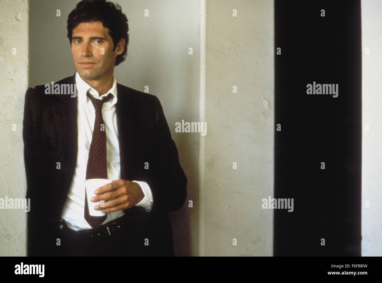 Datum der Freigabe: 20. Oktober 1987. FILMTITEL: Das verborgene. STUDIO: New Line Cinema. PLOT: Ein Außerirdischer ist auf der Flucht in Amerika. Um seine Tritte zu erhalten, tötet es alles, bekommt auf seine Weise, und nutzt den Körper als ein neues Versteck. Im Bild: MICHAEL NOURI als Tom Beck. Stockfoto