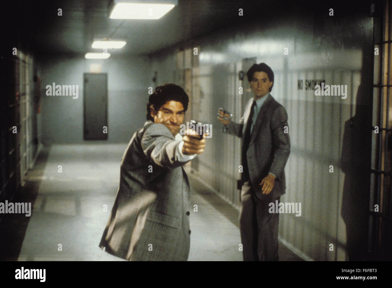 Datum der Freigabe: 20. Oktober 1987. FILMTITEL: Das verborgene. STUDIO: New Line Cinema. PLOT: Ein Außerirdischer ist auf der Flucht in Amerika. Um seine Tritte zu erhalten, tötet es alles, bekommt auf seine Weise, und nutzt den Körper als ein neues Versteck. Im Bild: MICHAEL NOURI als Tom Beck und KYLE MACLACHLAN als Lloyd Gallagher. Stockfoto