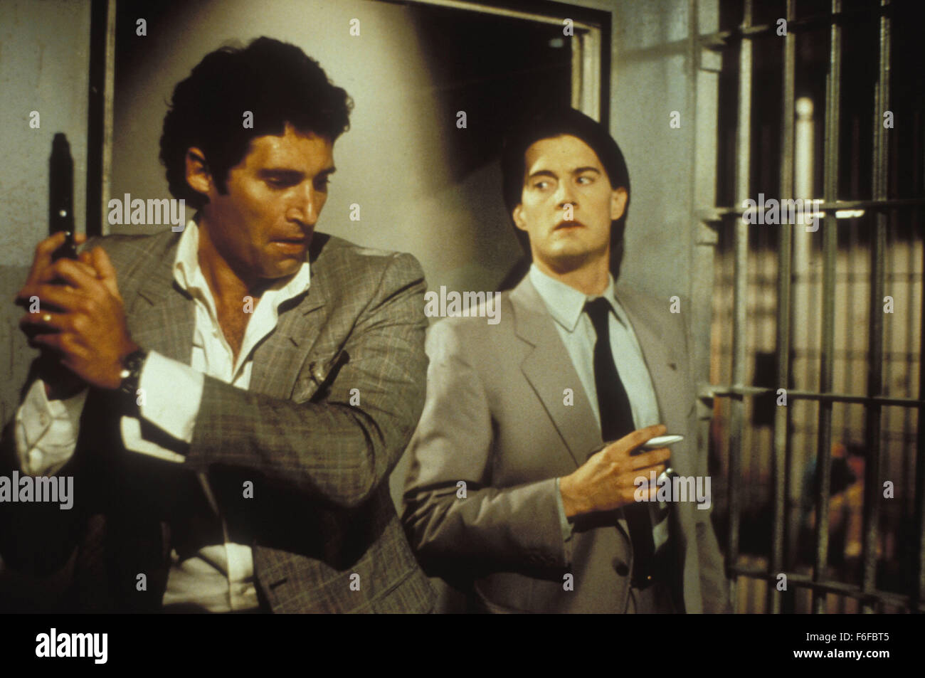 Datum der Freigabe: 20. Oktober 1987. FILMTITEL: Das verborgene. STUDIO: New Line Cinema. PLOT: Ein Außerirdischer ist auf der Flucht in Amerika. Um seine Tritte zu erhalten, tötet es alles, bekommt auf seine Weise, und nutzt den Körper als ein neues Versteck. Im Bild: MICHAEL NOURI als Tom Beck und KYLE MACLACHLAN als Lloyd Gallagher. Stockfoto