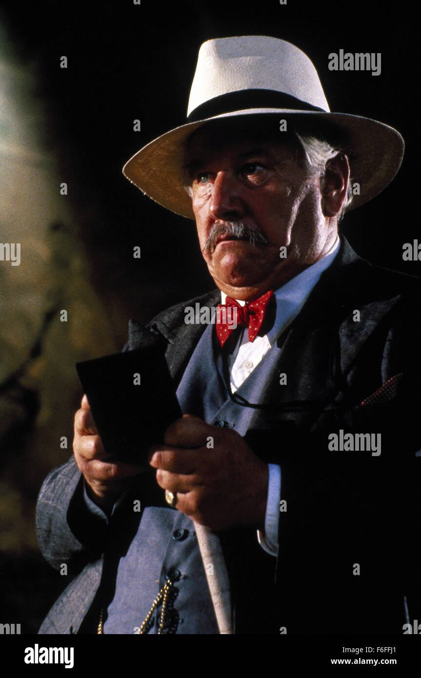 15. April 1988; Jerusalem, ISRAEL; PETER USTINOV als Hercule Poirot in der Kriminalität Geheimnis Film '' Verabredung mit dem Tod '' unter der Regie von Michael Winner. Stockfoto