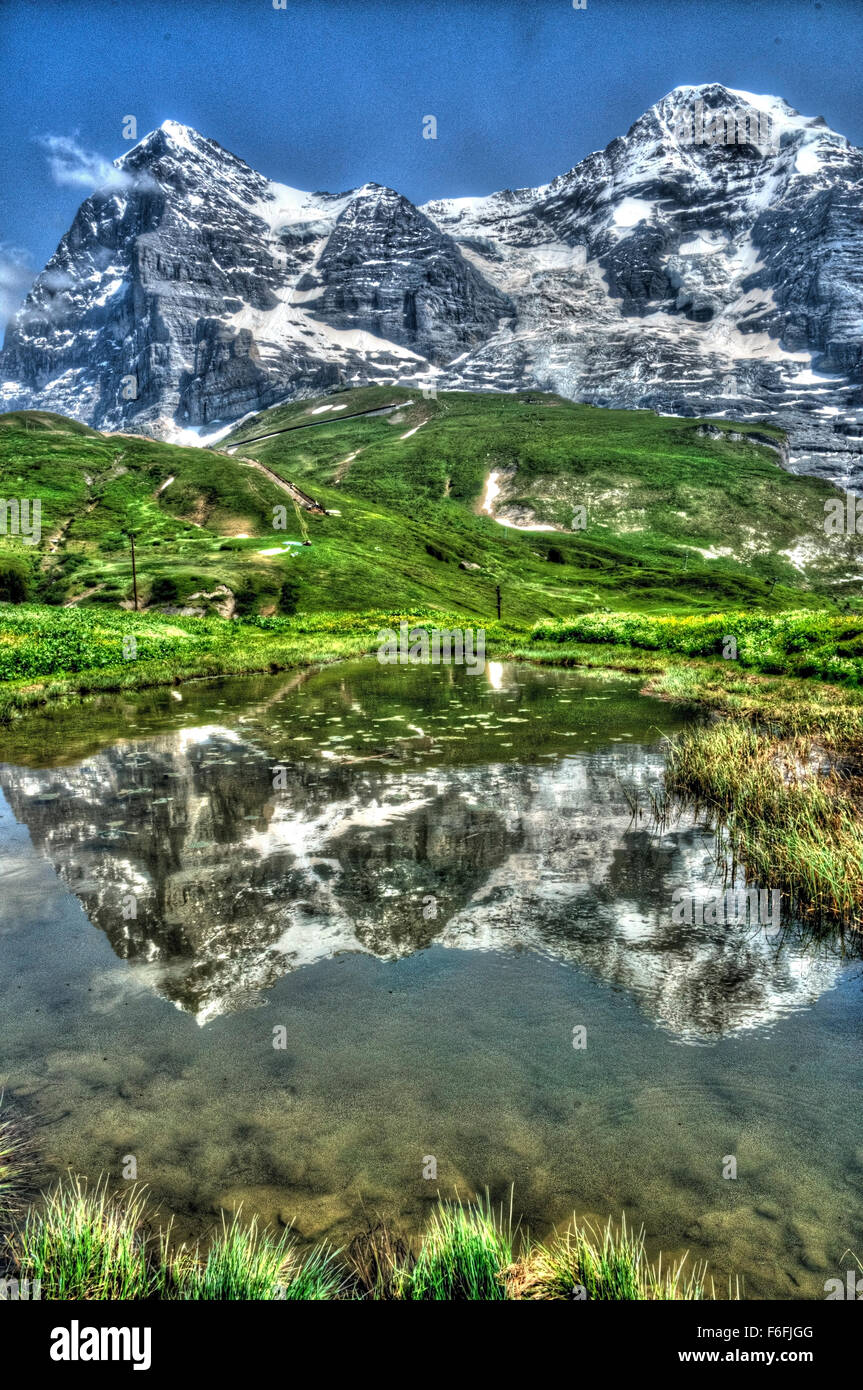 Reflexionen der Eiger und Monch, als ein HDR-Bild verarbeitet. Stockfoto