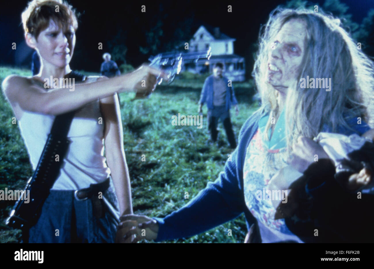 Datum der Freigabe: 19. Oktober 1990 Titel: Nacht der lebenden Toten STUDIO: Columbia Bilder Regie: Tom Savini PLOT: ein Remake des George Romeros 1968 schwarz-weiß-Klassiker, der auf einem Friedhof beginnt, wie die vor kurzem Toten wieder zum Leben - aus einer unbekannten Ursache - und das Leben als ihre Beute angreifen. Eine Frau flieht die erschreckenden Zombies Zuflucht mit anderen in einem Bauernhaus, jeden Kadaver kilometerweit hungert für ihr Fleisch zu nehmen. Werden sie es durch die Nacht... machen, die die Toten wieder zum Leben erweckt wurde?  Im Bild: PATRICIA TALLMAN als Barbara.  (Bild Kredit: C Columbia Bilder/Entert Stockfoto