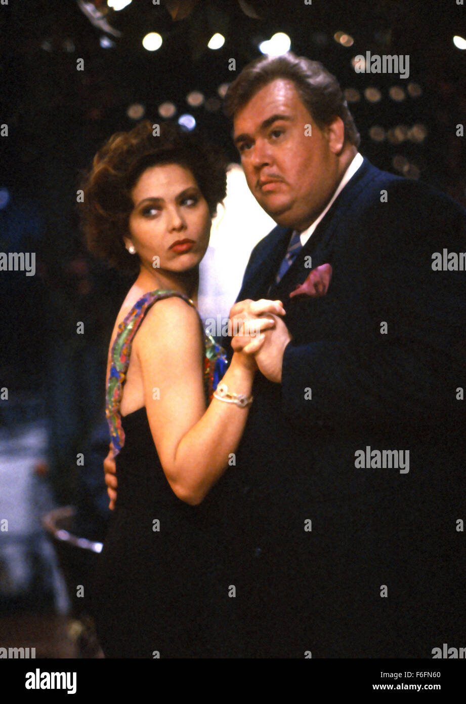 6. März 1992; Rom, Italien; Schauspieler JOHN CANDY als Augie Morosco und ORNELLA MUTI als Elena in Eugene Levy Regie Komödie, "Einmal auf ein Verbrechen." Stockfoto