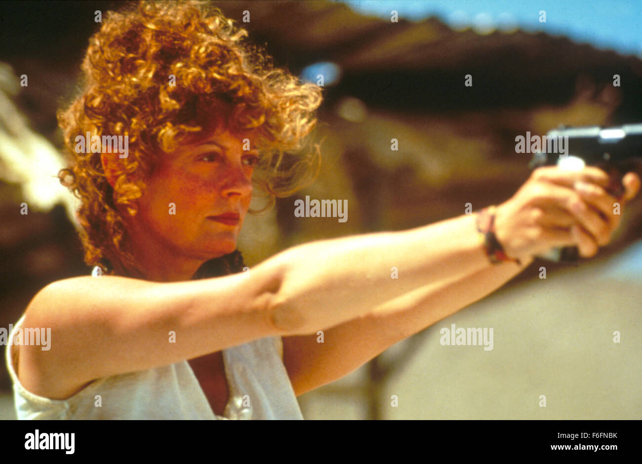 Datum der Freigabe: 24. Mai 1991. FILMTITEL: Thelma und Louise. STUDIO: MGM. PLOT: Ein Arkansas Kellnerin und einer Hausfrau schießen einen Vergewaltiger und abheben in eine 66-Thunderbird. Im Bild: SUSAN SARANDON als Louise Sawyer. Stockfoto