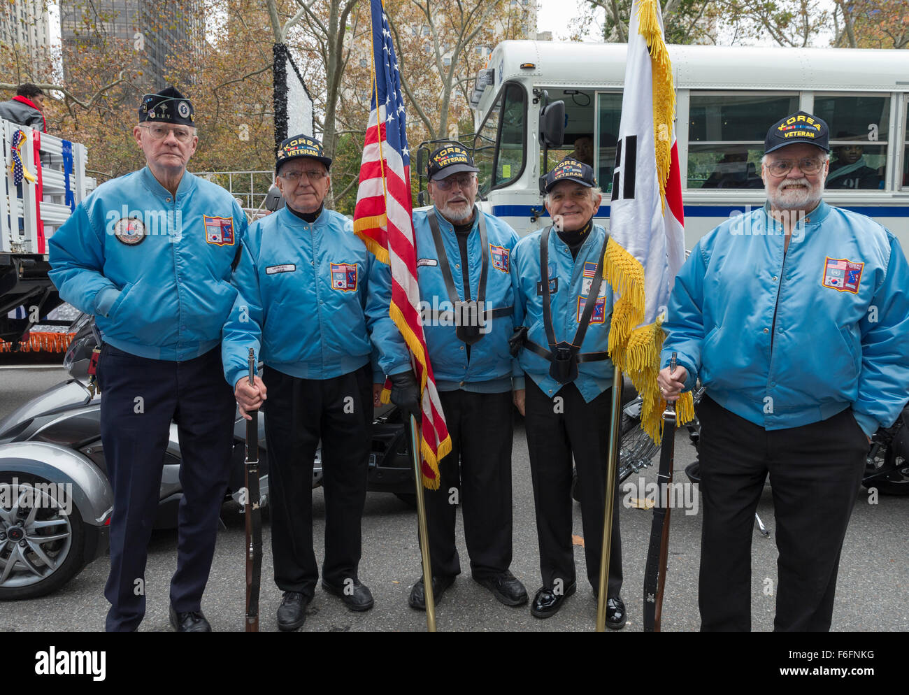 New York, NY USA - 11. November 2015: Korean War Veterans besuchen Veterans Day Parade auf der Fifth Avenue Stockfoto