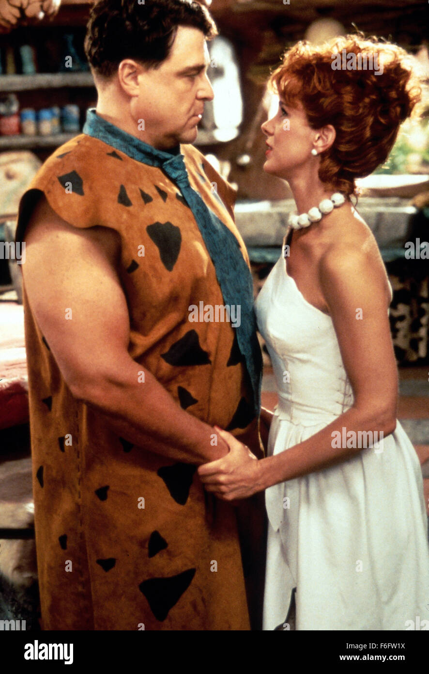 27. Mai 1994; Hollywood, Kalifornien, USA; JOHN GOODMAN als Fred Flintstone und ELIZABETH PERKINS als Wilma Flintstone in der Familie, Fantasy, Komödie '' The Flintstones'' Regie Brian Levant. Stockfoto 27. Mai 1994; Hollywood, Kalifornien, USA; JOHN GOODMAN als Fred Flintstone und ELIZABETH PERKINS als Wilma Flintstone in der Familie, Fantasy, Komödie '' The Flintstones'' Regie Brian Levant. Stockfoto