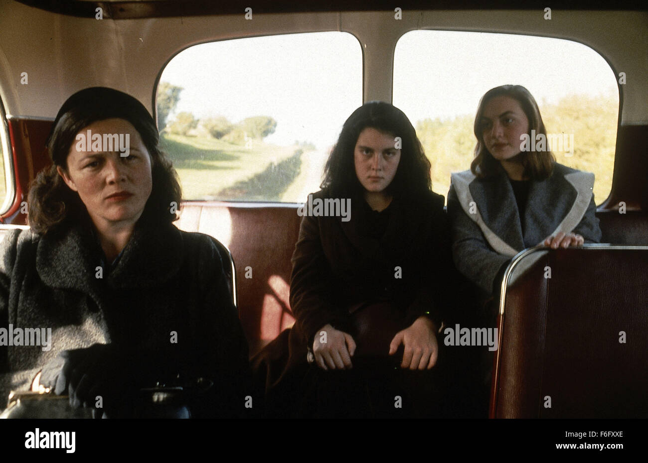 Sep 12, 1994; Christchurch, Neuseeland; SARAH PEIRSE, KATE WINSLET und MELANIE LYNSKEY Stern als Honorah Parker Rieper, Pauline Yvonne Parker Rieper und Juliet Hulme in der spannenden Krimi-Drama "Heavenly Creatures" unter der Regie von Peter Jackson. Stockfoto