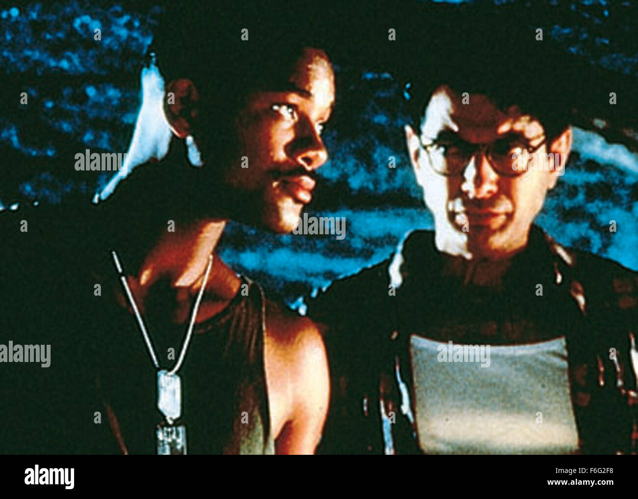 3. Juli 1996; Hollywood, Kalifornien, USA; Schauspieler WILL SMITH stars wie Captain Steven Hiller und JEFF GOLDBLUM als David Levinson im 20. Jahrhundert Fox Sci-Fi-Thriller, "Independence Day". Unter der Regie von Roland Emmerich. Stockfoto