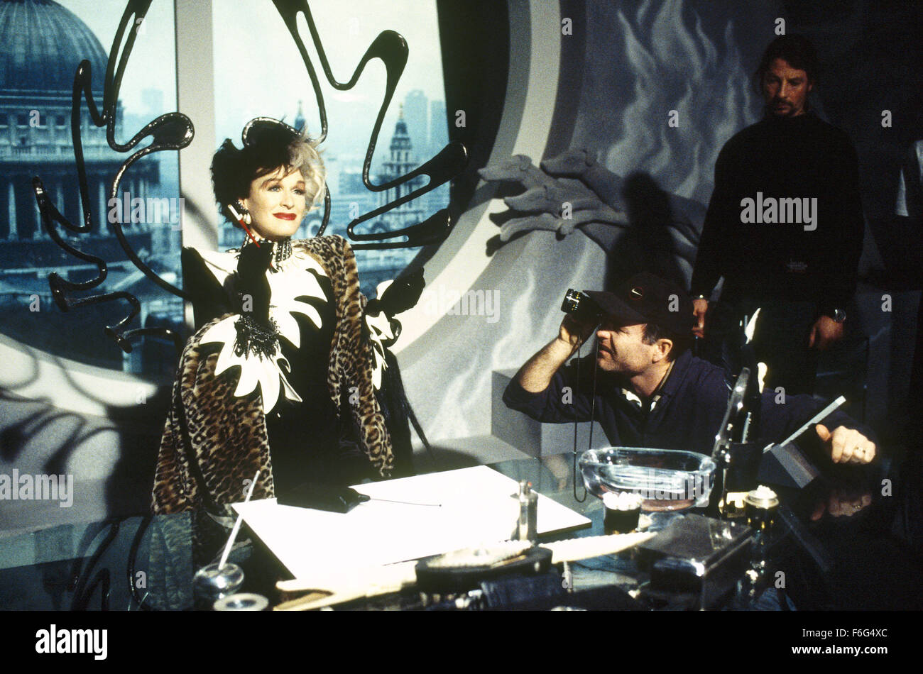 21. Januar 1996; London, UK; Schauspielerin GLENN CLOSE Cruella Del Vil in "101 Dalmatiner". Unter der Regie von Stephen Herek Stockfoto
