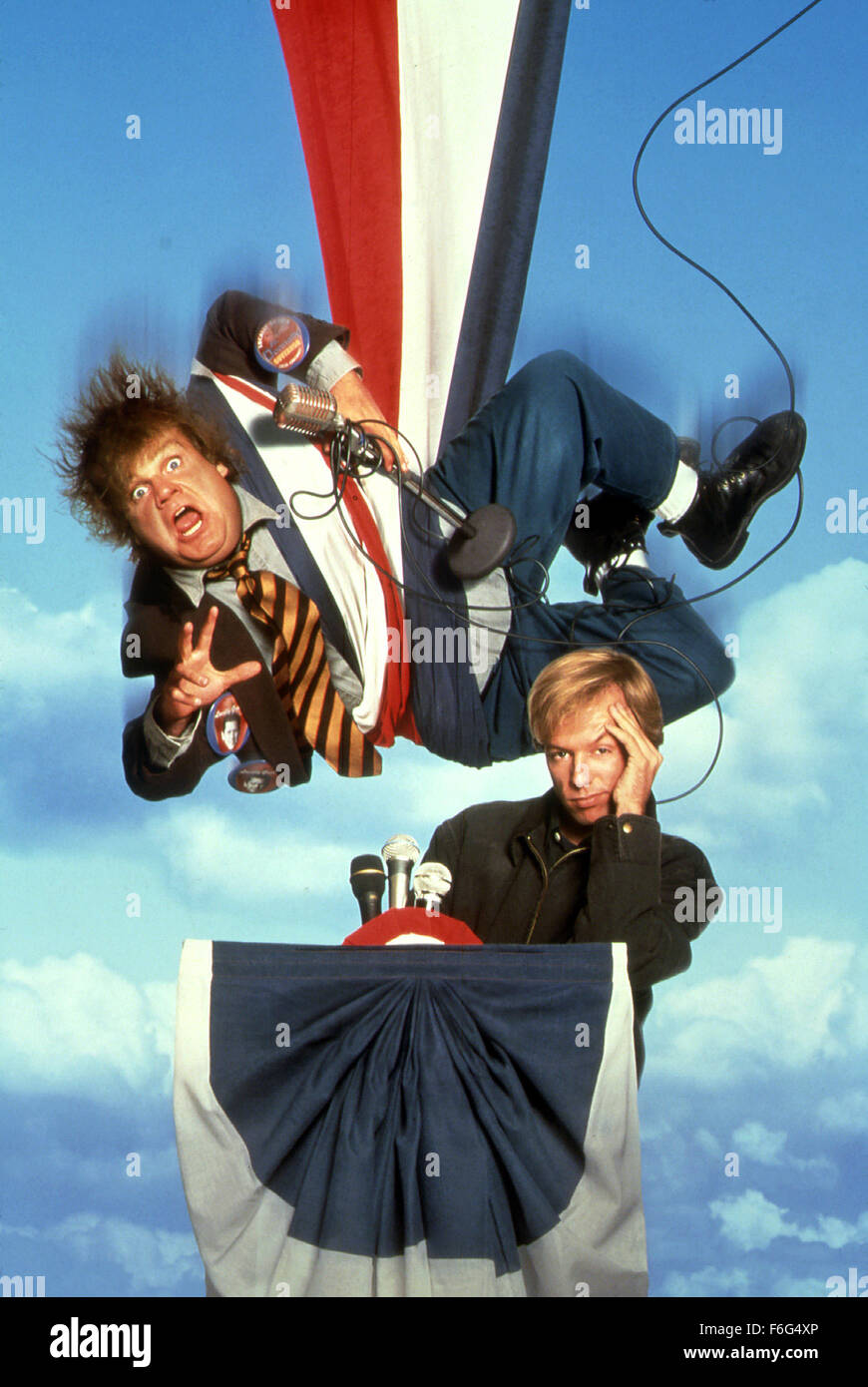 2. Februar 1996; Hollywood, Kalifornien, USA; Wichtigsten Plakatkunst mit CHRIS FARLEY (oben) als Mike Donnelly und DAVID SPADE als Steve Dodds in der Komödie "Schwarze Schafe" unter der Regie von Penelope Spheeris. Stockfoto