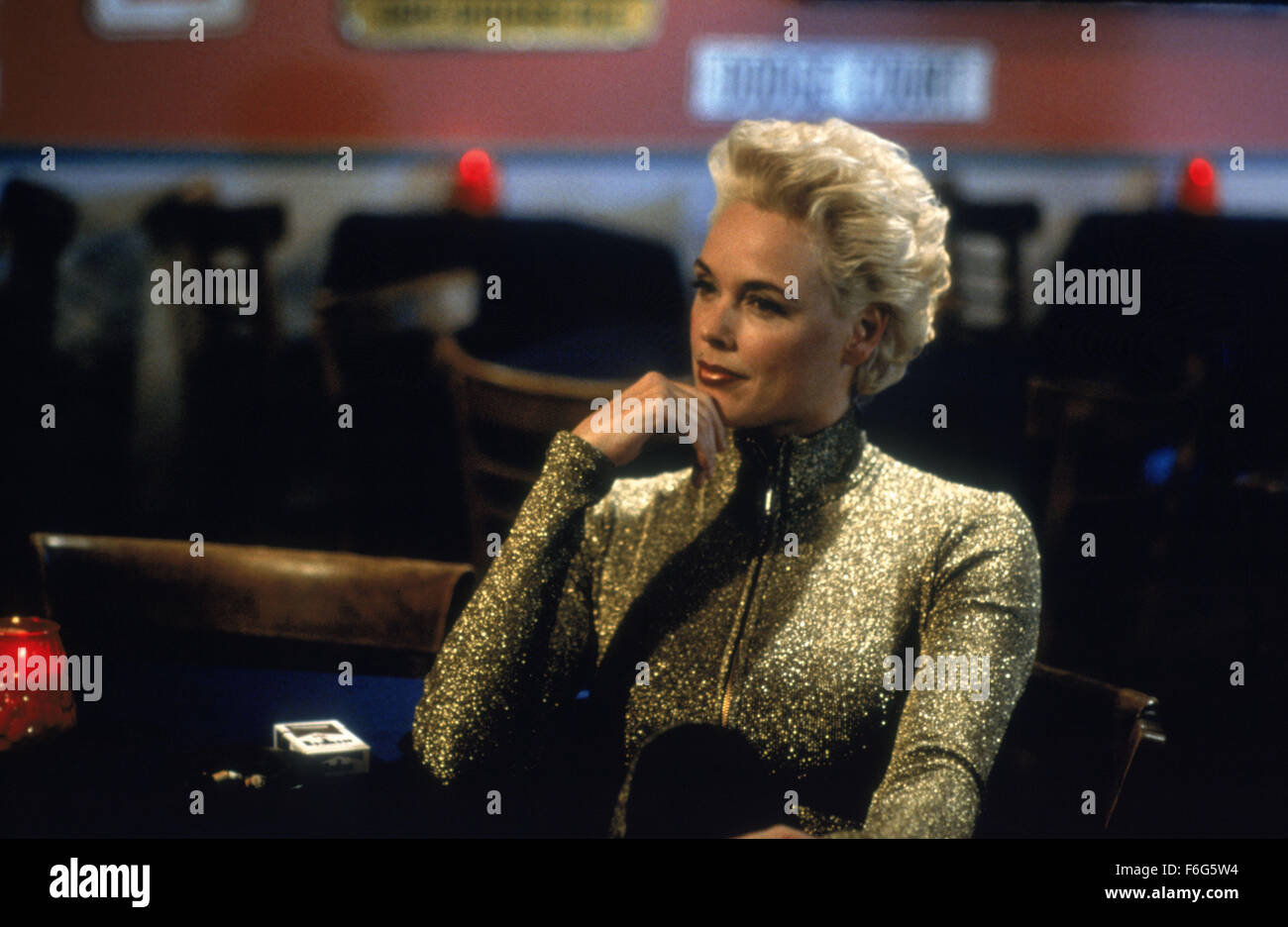 Datum der Freigabe: 16. Juli 1996. FILMTITEL: Snowboard Academy. STUDIO: Allegro Filme. PLOT: Eine verrückte frei für alle Komödie über die lärmenden Rivalität zwischen versnobt Skifahrer und Knöchel ziehen Snowboarder. Im Bild: BRIGITTE NIELSEN als Mimi. Stockfoto