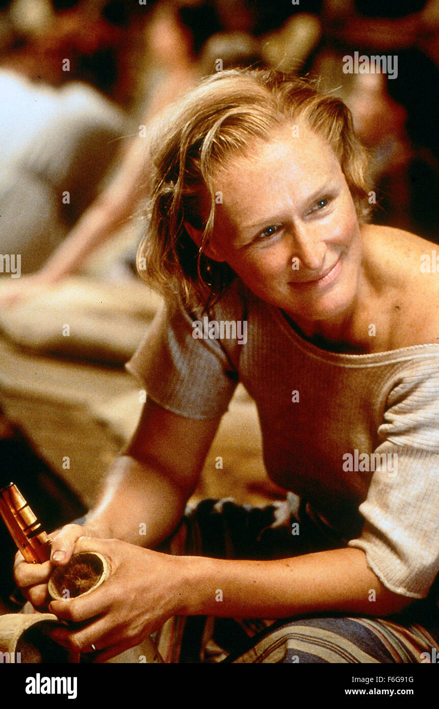 7. November 1997; Hollywood, Kalifornien, USA; Bild von Direktor Bruce Beresford Kriegsdrama "Paradise Road" mit GLENN CLOSE als Adrienne Pargiter. Stockfoto