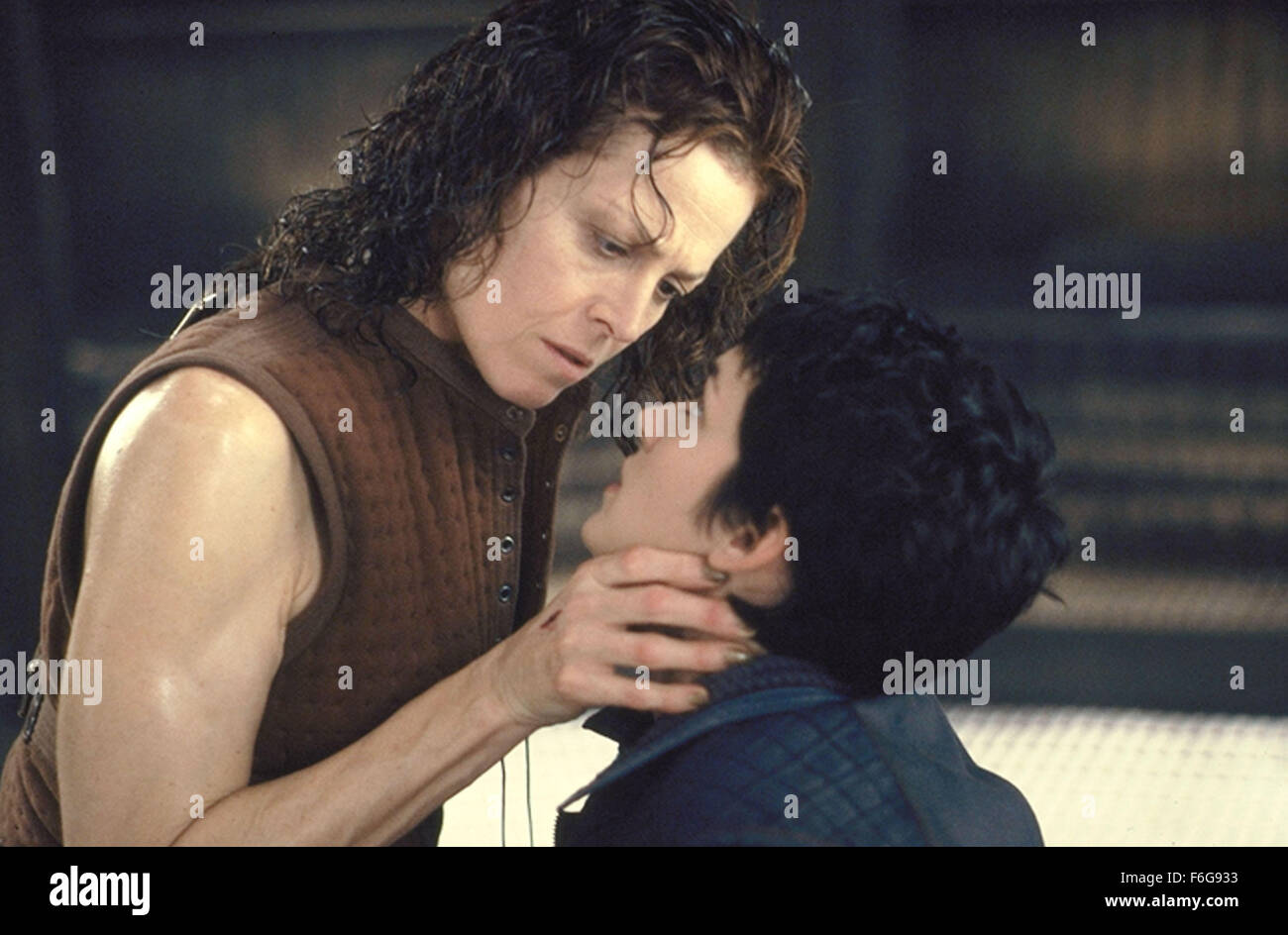 26. November 1997; Los Angeles, Kalifornien, USA; Schauspielerin SIGOURNEY WEAVER Sterne als Lt. Ellen Ripley Klon Stockfoto