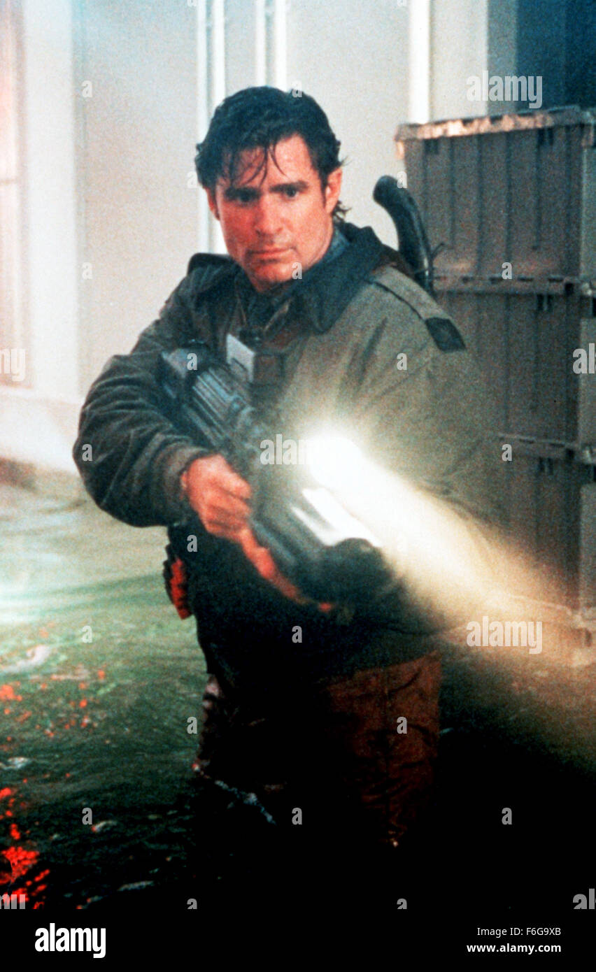 30. Januar 1998; Hollywood, Kalifornien, USA; TREAT WILLIAMS als John Finnegan in Action, Horror, Thriller '' Deep Rising'' unter der Regie von Stephen Sommers. Stockfoto