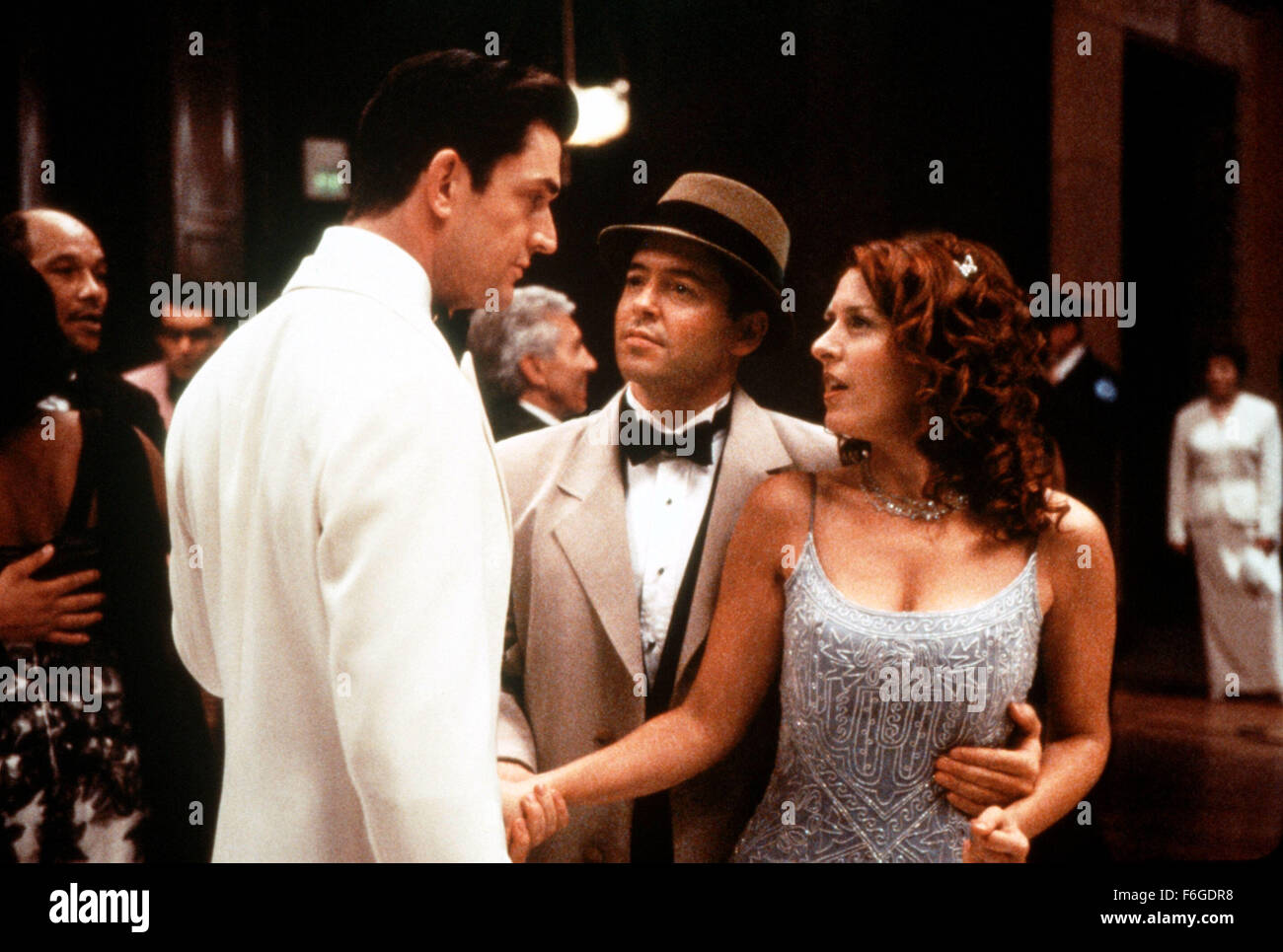 6. Dezember 1999; Hollywood, Kalifornien, USA; RUPERT EVERETT, MATTHEW BRODERICK und JOELY FISHER Stern als Dr. Claw, Inspektor Gadget und Dr. Brenda Bradford in der Familien-Abenteuer-Komödie "Inspector Gadget" unter der Regie von David Kellogg. Stockfoto