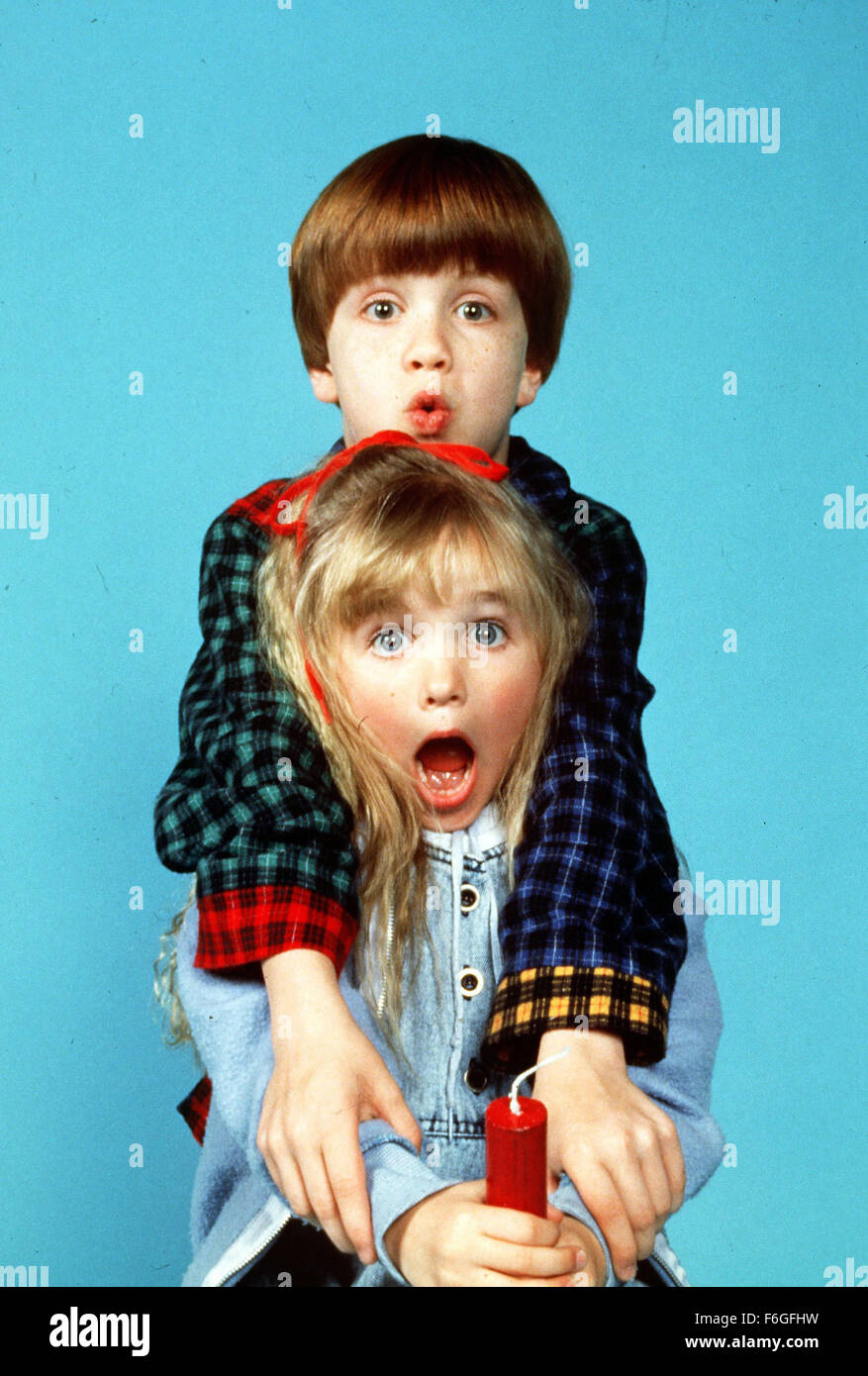 3. Juli 1999; Hollywood, Kalifornien, USA; MICHAEL OLIVER als Junior Healy und AMY YASBECK als Annie Young in der Komödie "Problem Child 2'', Regie: Brian Levant. Stockfoto