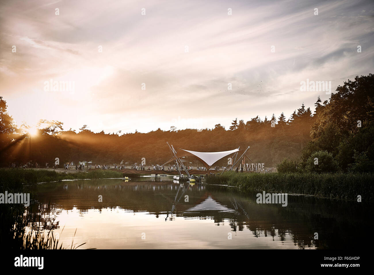 Einen Moment der Ruhe, wenn die Sonne untergeht auf Latitude Festival 18. Juli 2015. Stockfoto
