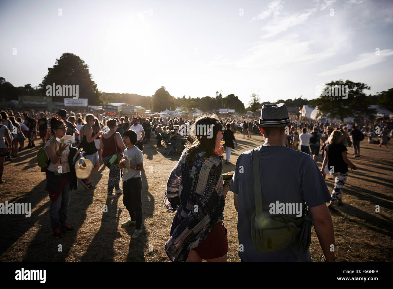 Wie beim Latitude Festival 18. Juli 2015 nach Sonnenuntergang. Stockfoto