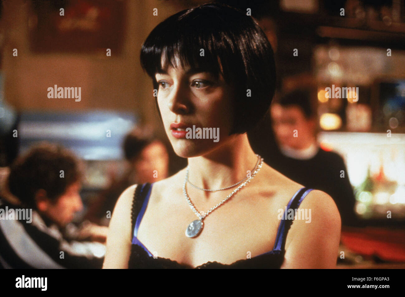 Erscheinungsdatum: 6. Juni 2000. FILMTITEL: Vier Hunde Poker zu spielen. STUDIO: New Moon-Produktionen. PLOT: Vier Freunde stehlen wertvolle Statuette für eine gefährliche Schwarzmarkt Kunsthändler, es zu verlieren und sind gezwungen, eine tödliche bluffen Spiel, um ihr Leben zu retten. Im Bild: OLIVIA WILLIAMS als Audrey. Stockfoto