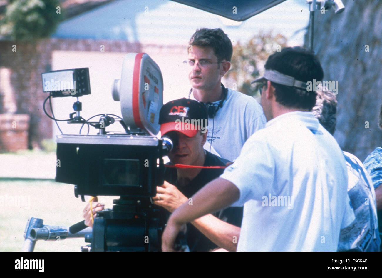 19. Januar 2001; Los Angeles, Kalifornien, USA; Auf der eingestellten Regisseur RICHARD KELLY für 20th Century Fox sci-fi/Drama Film "Donnie Darko." Stockfoto