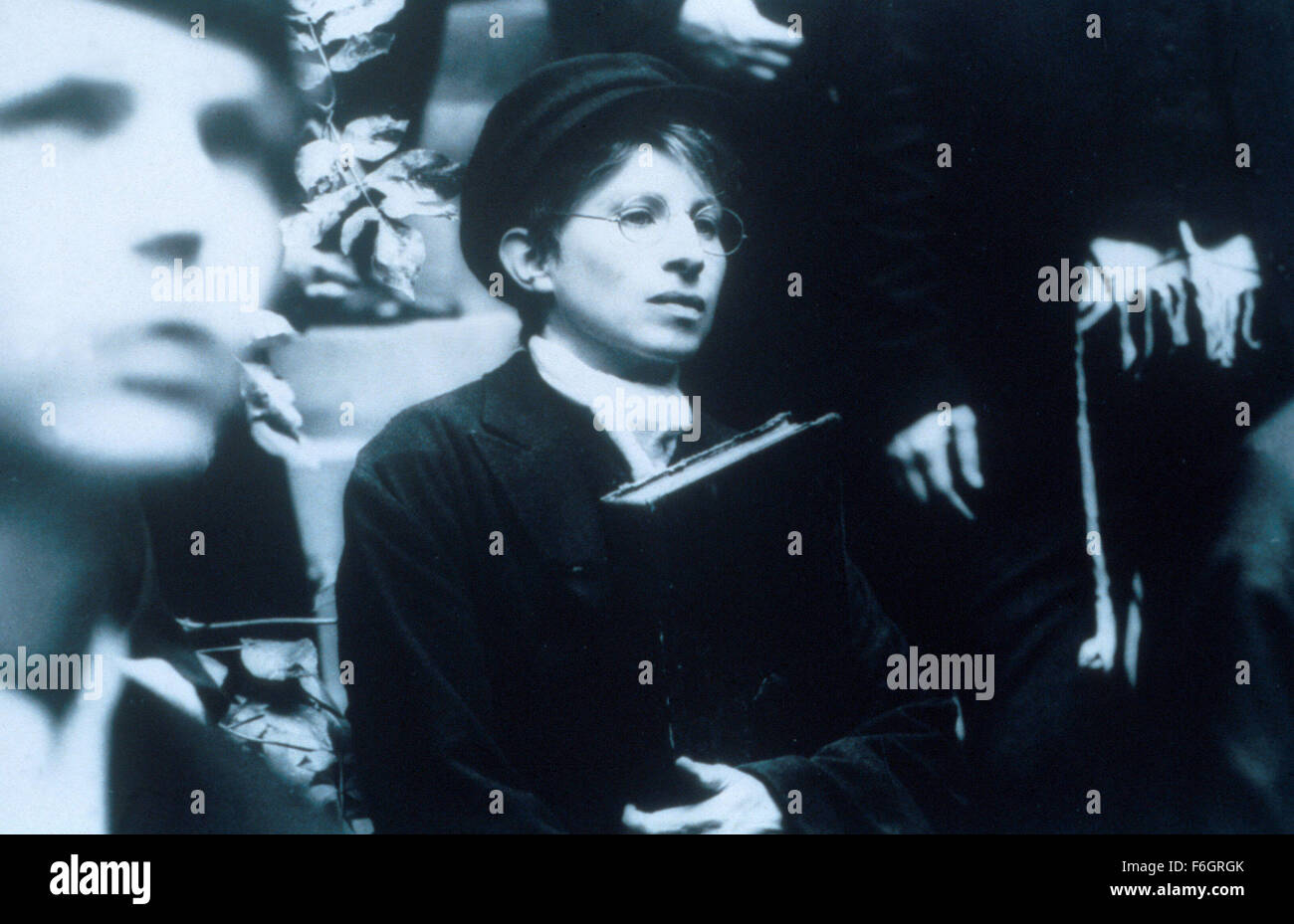 1. Juli 2000; Hollywood, Kalifornien, USA; Datum unbekannt. Schauspielerin BARBARA STREISAND in "Yentl". Stockfoto