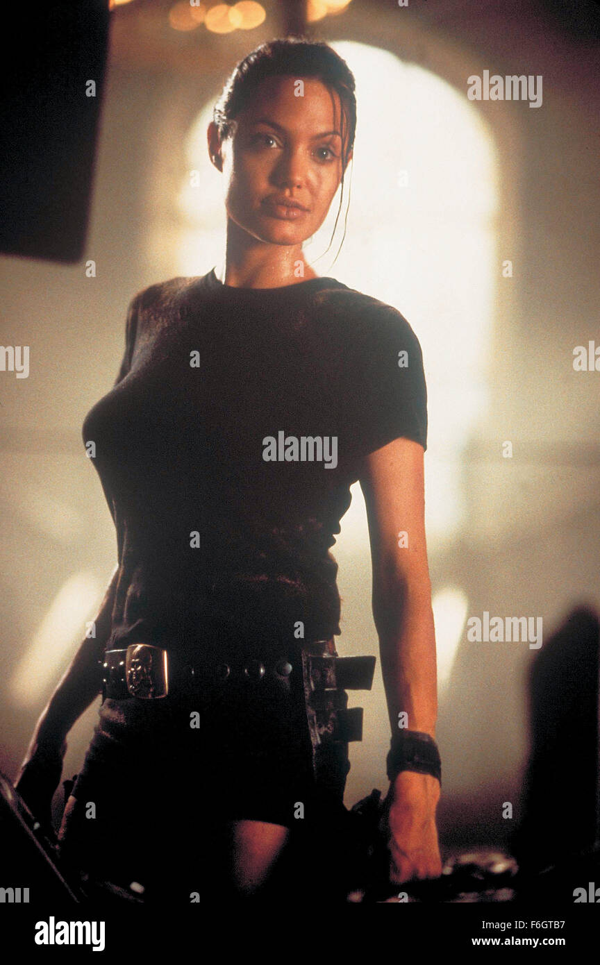 11. Juli 2001; Los Angeles, Kalifornien, USA; Schauspielerin ANGELINA JOLIE stars wie Lara Croft in den Paramount Pictures-Action/Abenteuer-Film "Lara Croft: Tomb Raider." Stockfoto