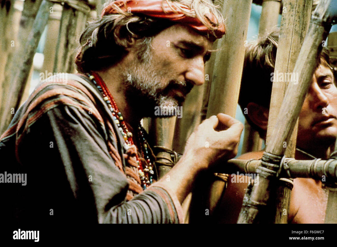 13. August 2001; Hollywood, Kalifornien, USA; Schauspieler DENNIS HOPPER & MARTIN SHEEN in dem Film "Apocalypse Now Redux" ist eine neue und längere Version des Films 1979, mit zusätzlichen Szenen. .  (Bild Kredit: Remi Agentur) Stockfoto