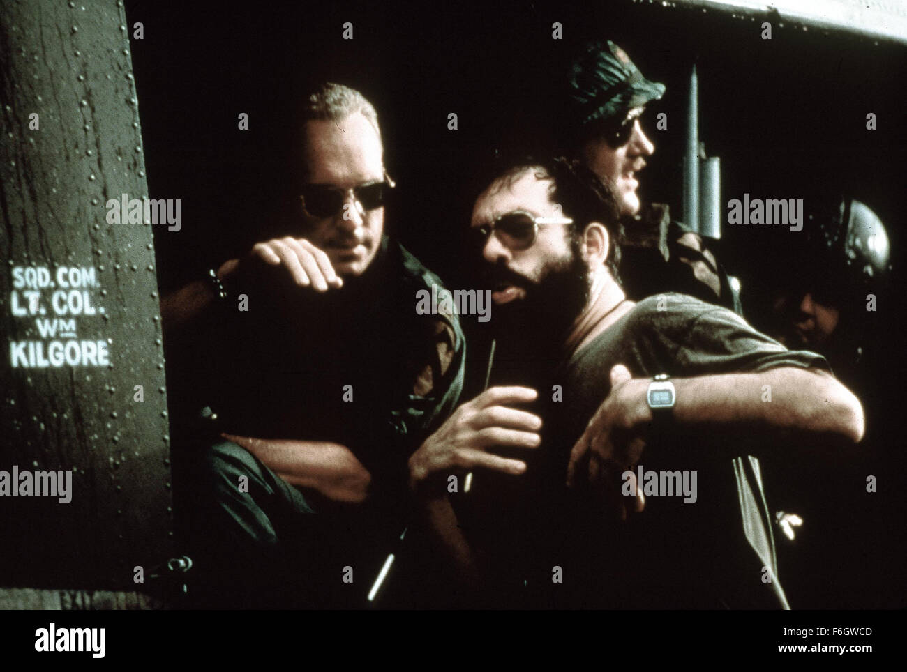 13. August 2001; Hollywood, Kalifornien, USA; Schauspieler ROBERT DUVALL und Regisseur FRANCIS FORD COPPOLA in dem Film "Apocalypse Now Redux" ist eine neue und längere Version des Films 1979, mit zusätzlichen Szenen. .  (Bild Kredit: Remi Agentur) Stockfoto