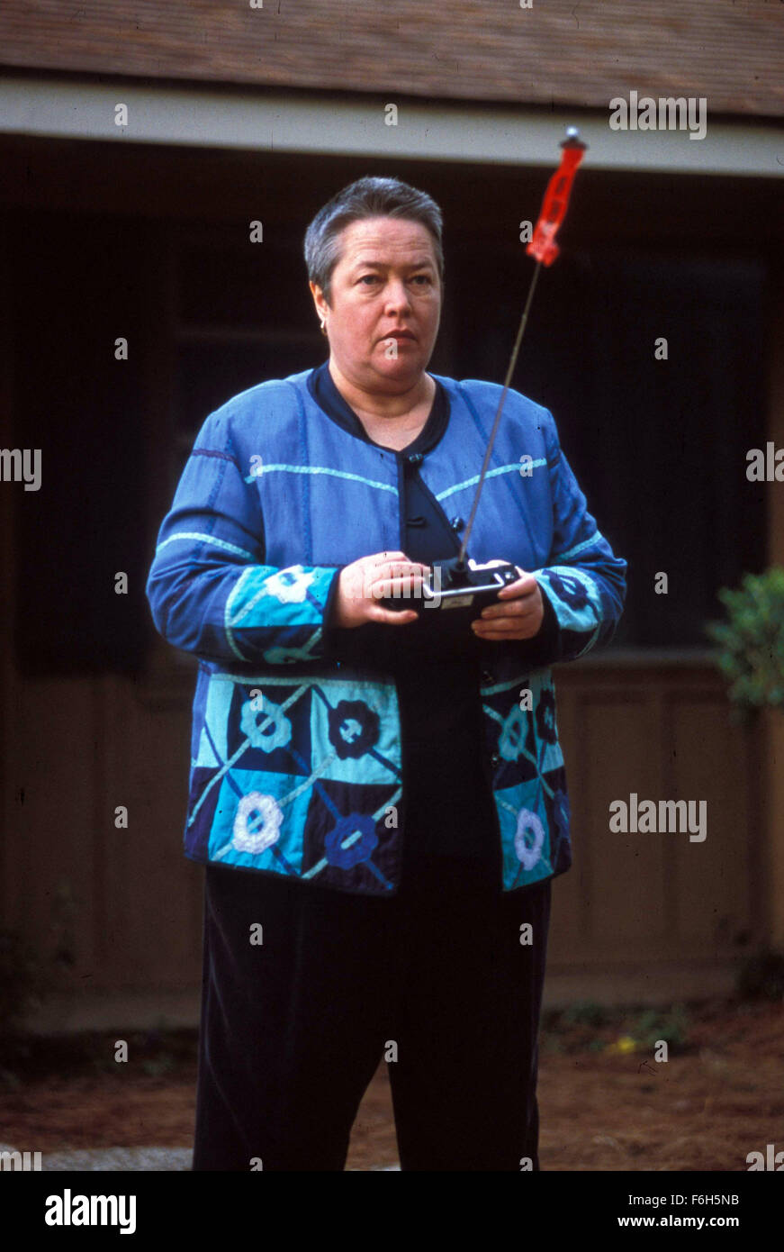 14. Januar 2002; Hollywood, Kalifornien, USA; KATHY BATES als Mary Ann Bankhead in dem Drama "Love Liza'' unter der Regie von Todd Louiso. Stockfoto