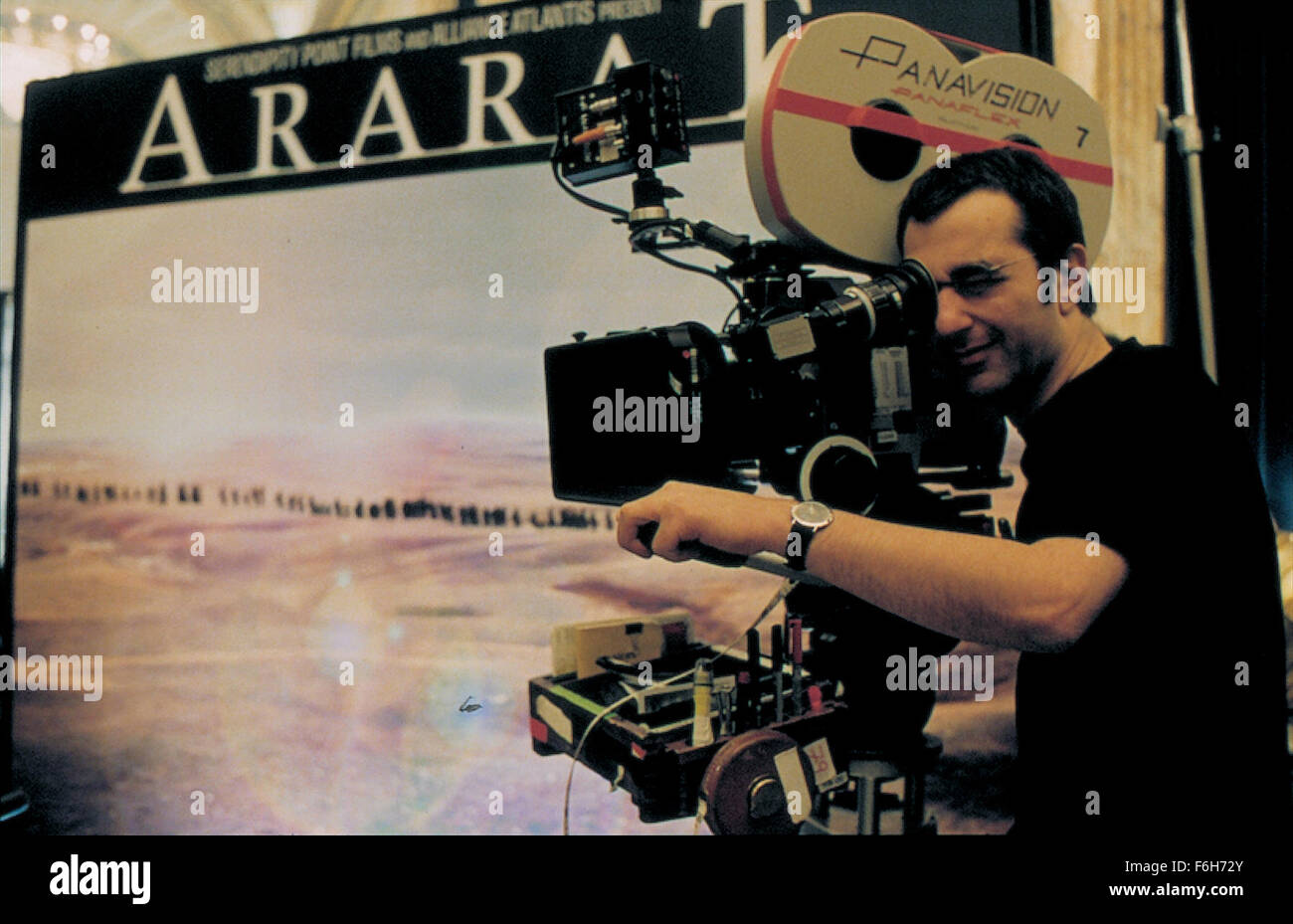 15. März 2002; Paris, Frankreich; Regisseur ATOM EGOYAN, der das Drama '' Ararat'' am Set. Stockfoto