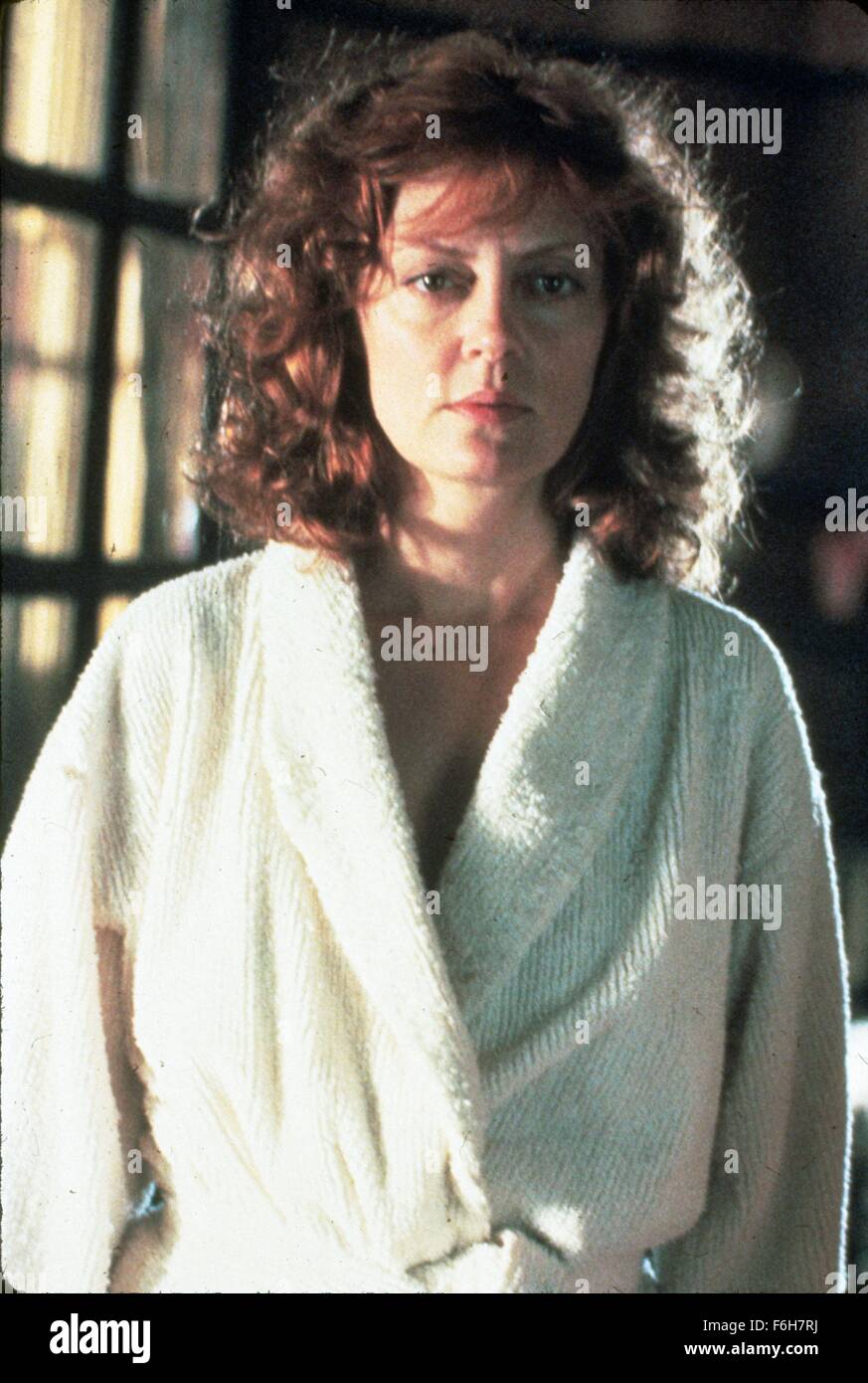 1990, Filmtitel: Weißer Palast, Regie: LUIS MANDOKI, Studio: UNIV, abgebildet: Bademantel, Kleidung, LUIS MANDOKI. (Bild Kredit: SNAP) Stockfoto