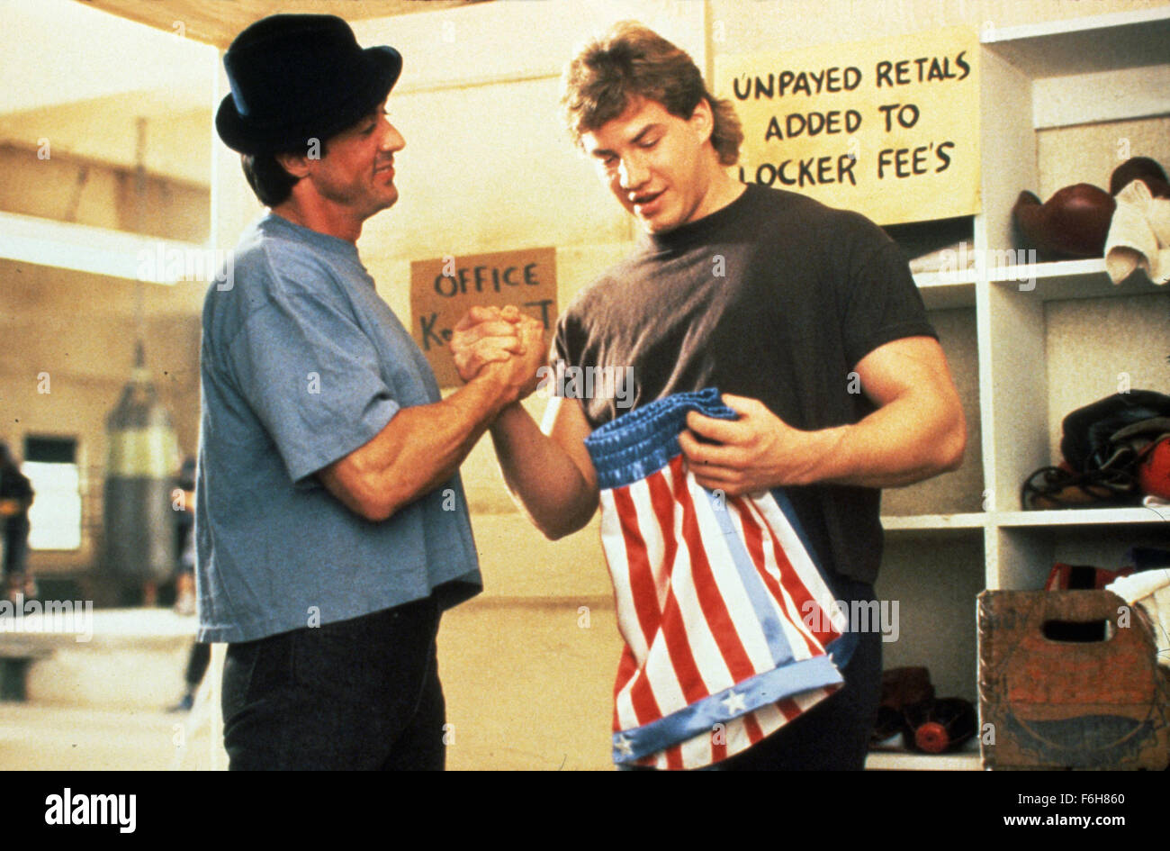 1. September 2013 - Datei - TOMMY MORRISON, der seine knallharte Boxstil angezeigt, als ein Schützling Stalloness Rocky Balboa in den 1990 Film "Rocky V" und besiegt G. Foreman, eine Schwergewichts-Boxen Meisterschaft zu erfassen, sondern wurde in 1996 als er positiv auf HIV getestet aus dem Ring verboten, starb am Sonntag in Omaha. Er war 44. Morrison bestritt in seinen späteren Jahren, dass er H.I.V jemals Seine Frau, Trisha, sagte kürzlich, dass er Guillain-Barré-Syndrom, eine neurologische Erkrankung hatte. Morrison 48 Kämpfe (42 durch KO oder durch technischen KO) gewonnen, verloren drei und einem Unentschieden gekämpft. Er war arre Stockfoto