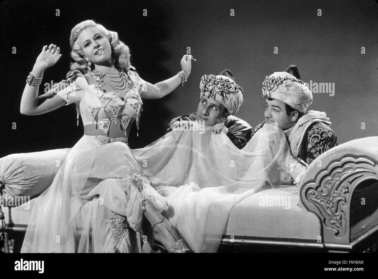 1944, Filmtitel: verloren IN einem HAREM abgebildet: BUD ABBOTT, COMEDY-TEAM, LOU COSTELLO. (Bild Kredit: SNAP) Stockfoto
