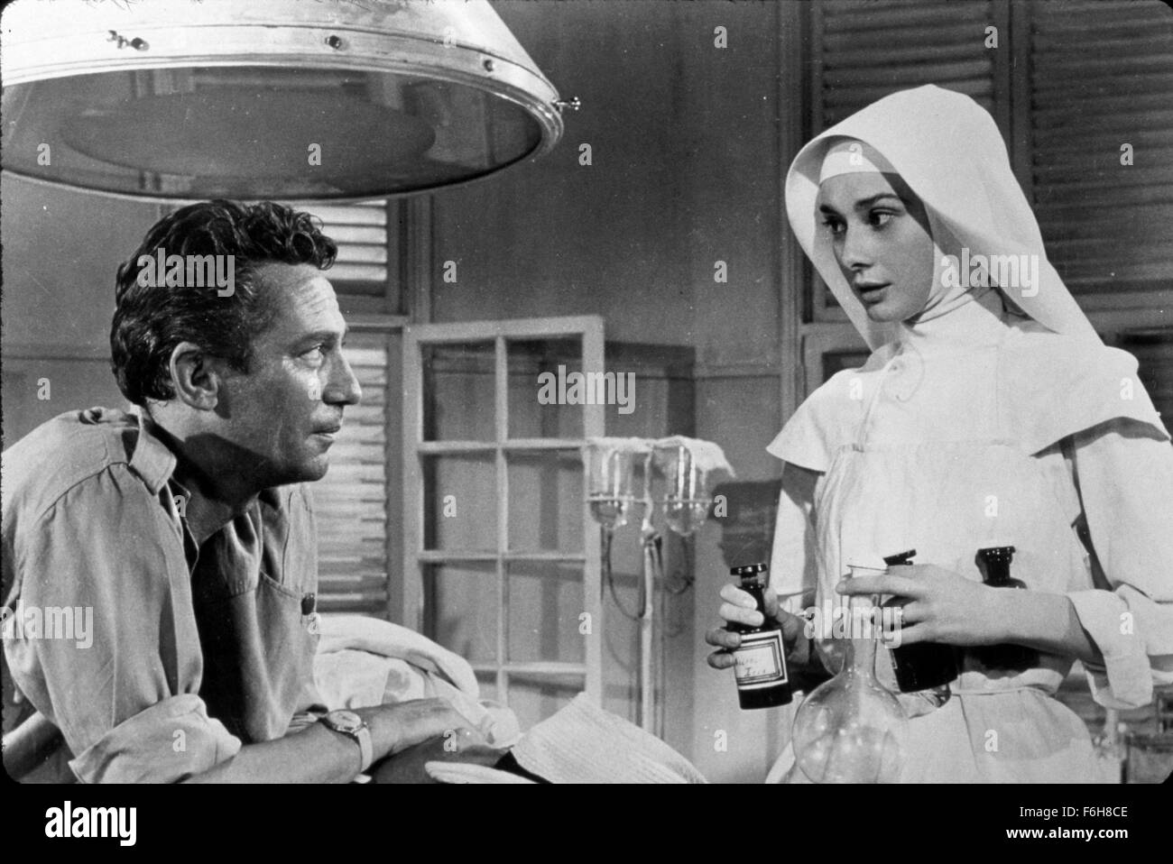 Filmtitel 1959: Geschichte einer Nonne, Regie: FRED ZINNEMANN, abgebildet: 1959, Kleidung, PETER FINCH, AUDREY HEPBURN, Nonne Gewohnheit, Nonne. (Bild Kredit: SNAP) Stockfoto