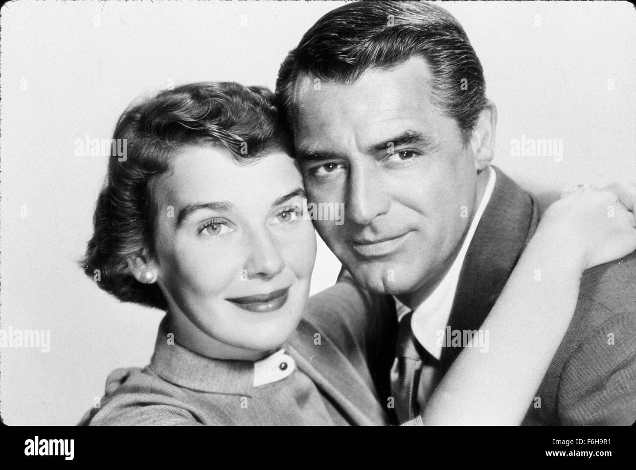 1952, Filmtitel: Zimmer für eine weitere, Regie: NORMAN TAUROG, Studio: WARNER, abgebildet: BETSY DRAKE, CARY GRANT, Romantik, WANGE an WANGE. (Bild Kredit: SNAP) Stockfoto