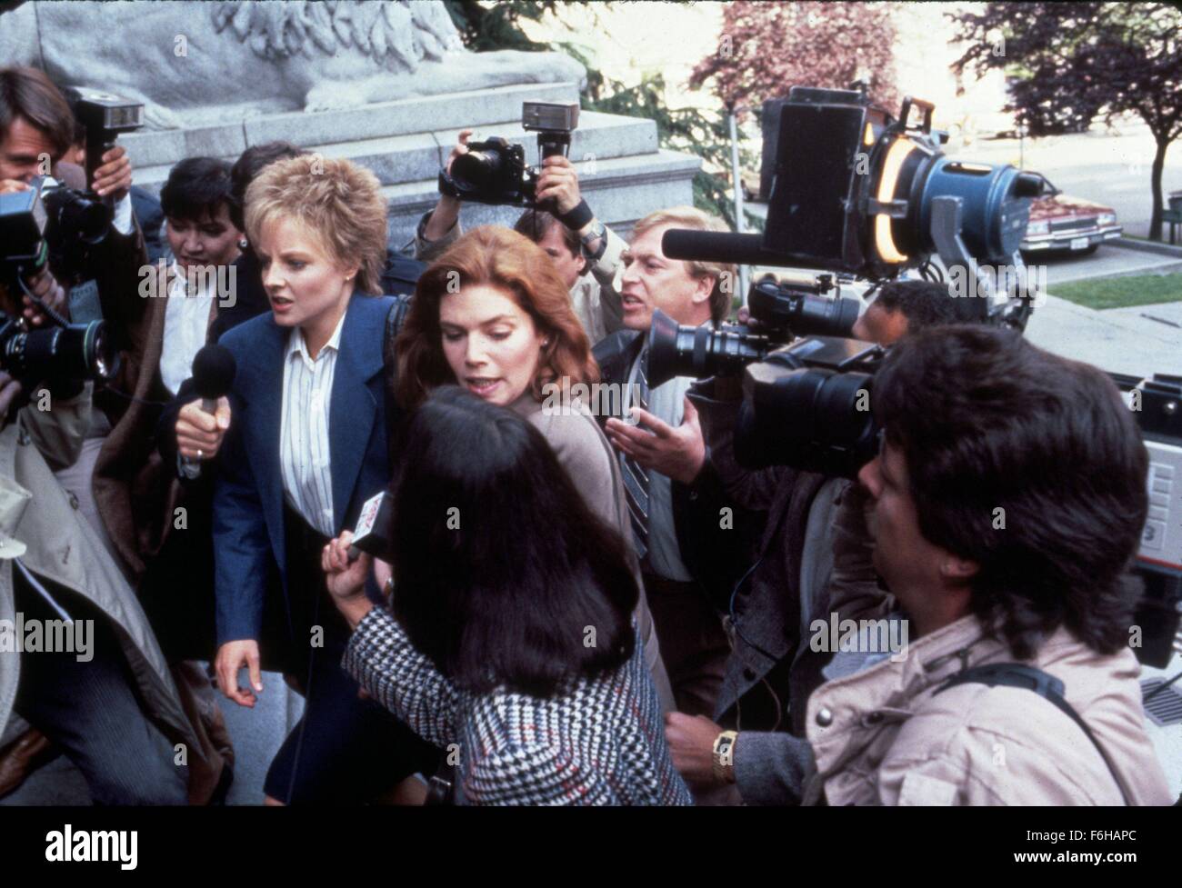 1988, Filmtitel: beschuldigt, Regisseur: JONATHAN KAPLAN, Studio: PARAMOUNT, abgebildet: 1988, AWARDS - Akademie, beste Darstellerin, JONATHAN KAPLAN, JODIE FOSTER, KELLY McGILLIS, GEMOBBT, Presse, Medien, NEWS, KAMERATEAM, OSCAR RETRO. (Bild Kredit: SNAP) (Bild Kredit: C SNAP/Unterhaltung Bilder) Stockfoto