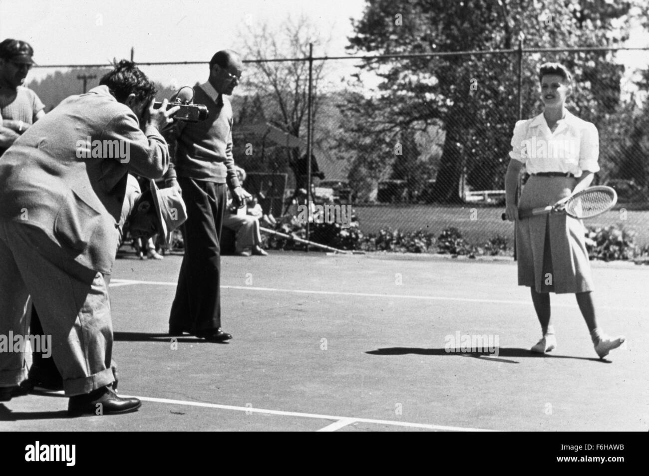 1942, Filmtitel: NOW, VOYAGER, Regie: IRVING RAPPER, Studio: WARNER, abgebildet: BETTE DAVIS, FILMSET, IRVING RAPPER, SPORT. (Bild Kredit: SNAP) Stockfoto