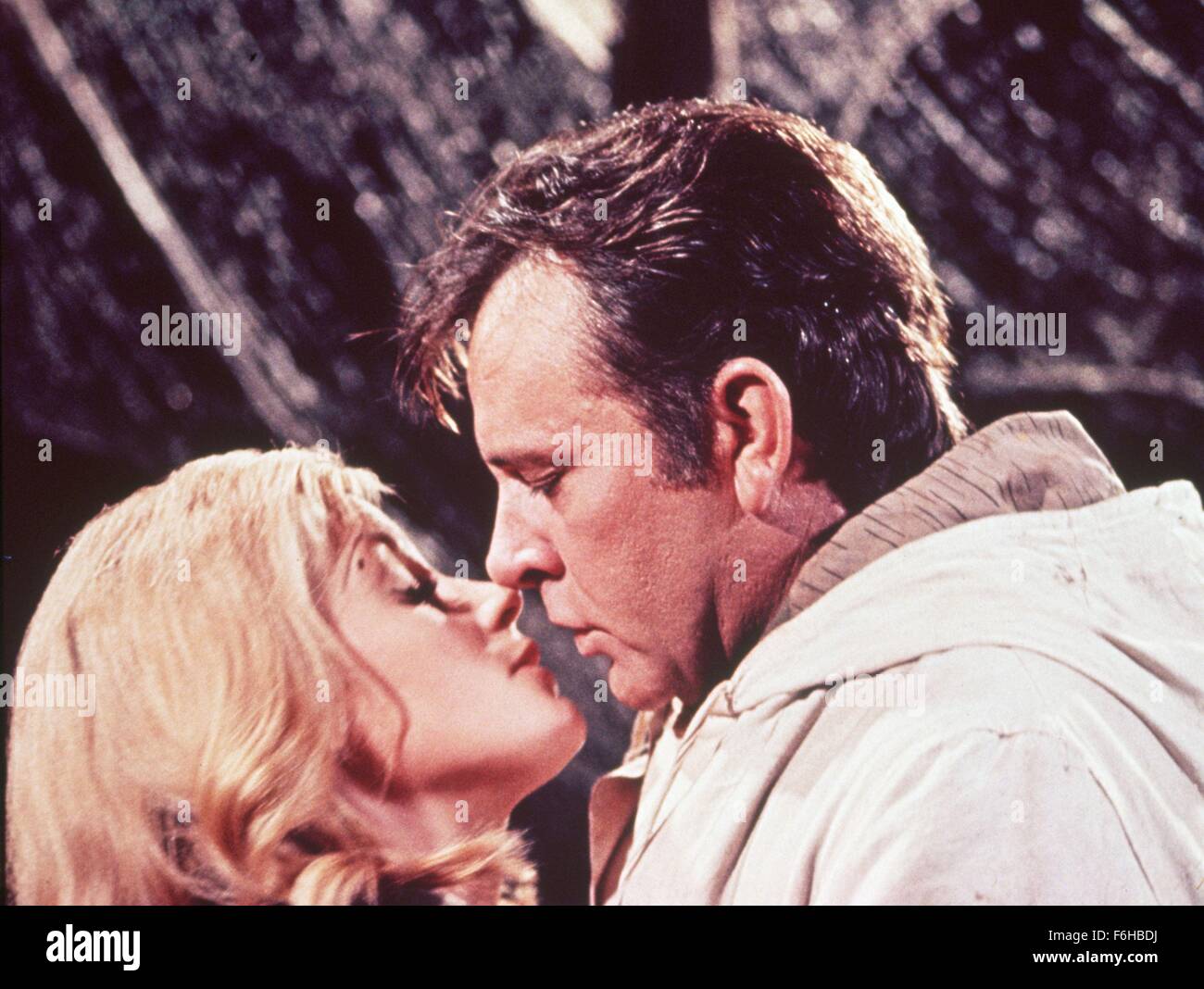 1969, Filmtitel: WHERE EAGLES DARE, Regie: BRIAN G HUTTON, im Bild: RICHARD BURTON, BRIAN G HUTTON, Romantik. (Bild Kredit: SNAP) Stockfoto