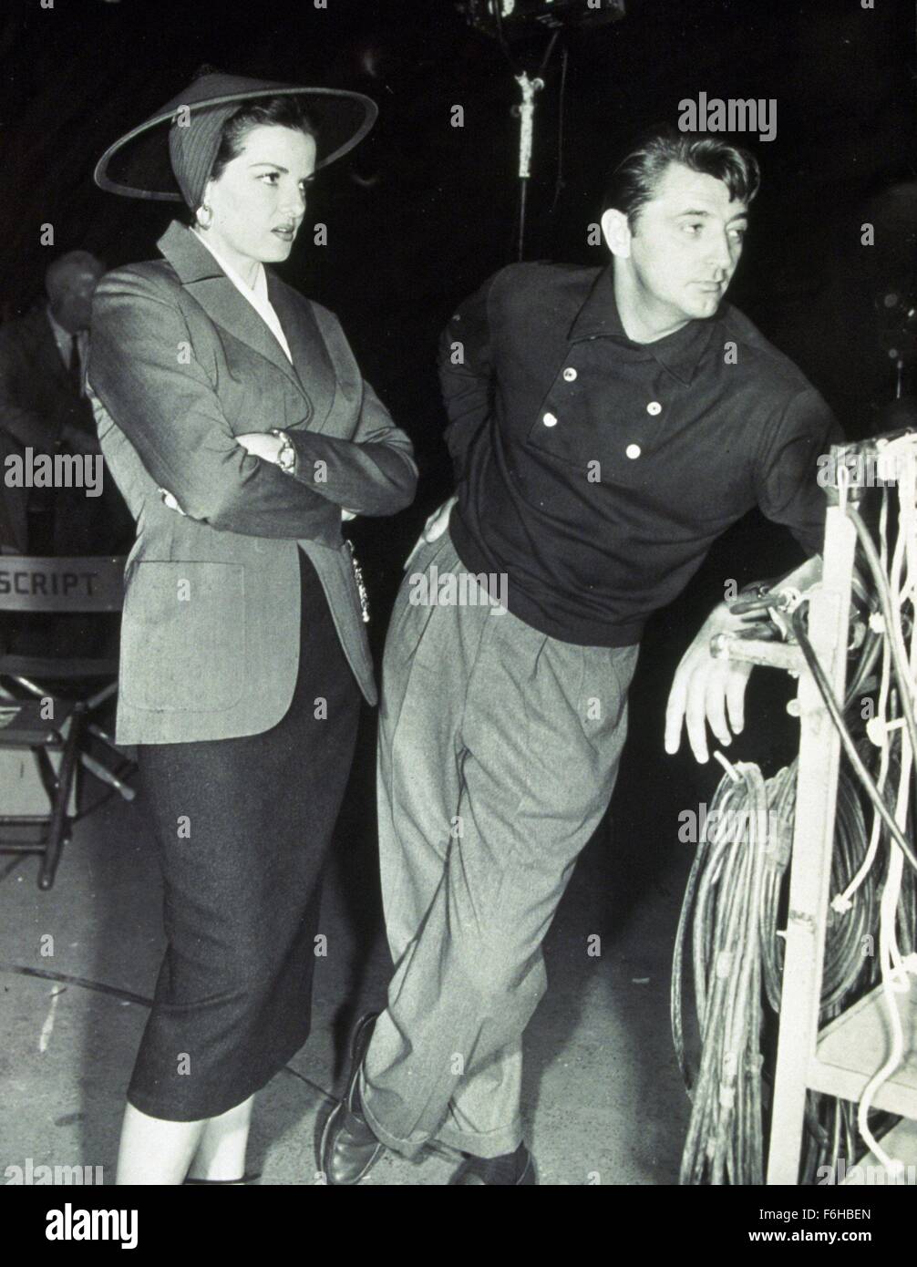 1953, Filmtitel: GENTLEMEN PREFER BLONDES, Regie: HOWARD HAWKS, Studio: FOX, im Bild: HOWARD HAWKS, ROBERT MITCHUM, FILMSET. (Bild Kredit: SNAP) Stockfoto