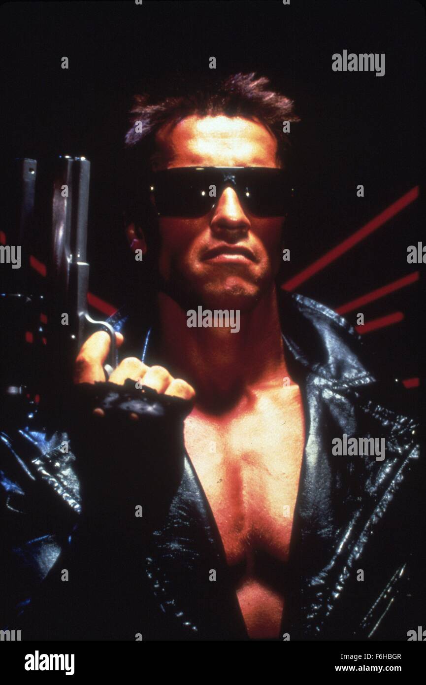 Erscheinungsdatum: 26. Oktober 1984 Film Titel: The Terminator-Regie: James Cameron STUDIO: Hemdale Film PLOT: ein Cyborg aus der Zukunft auf eine tödliche Mission geschickt. Er hat Sarah Connor, eine junge Frau zu töten, dessen Leben in kommenden Jahren eine große Bedeutung haben wird. Sarah hat nur einen Beschützer - Kyle Reese - auch aus der Zukunft geschickt. Der Terminator seine außergewöhnliche Intelligenz und Stärke verwendet, um Sarah zu finden, aber gibt es eine Möglichkeit, die scheinbar unzerstörbare Cyborg Bild zu stoppen: ARNOLD SCHWARZENEGGER als Terminator (Credit Bild: C Hemdale Filmunterhaltung/Bilder) Stockfoto