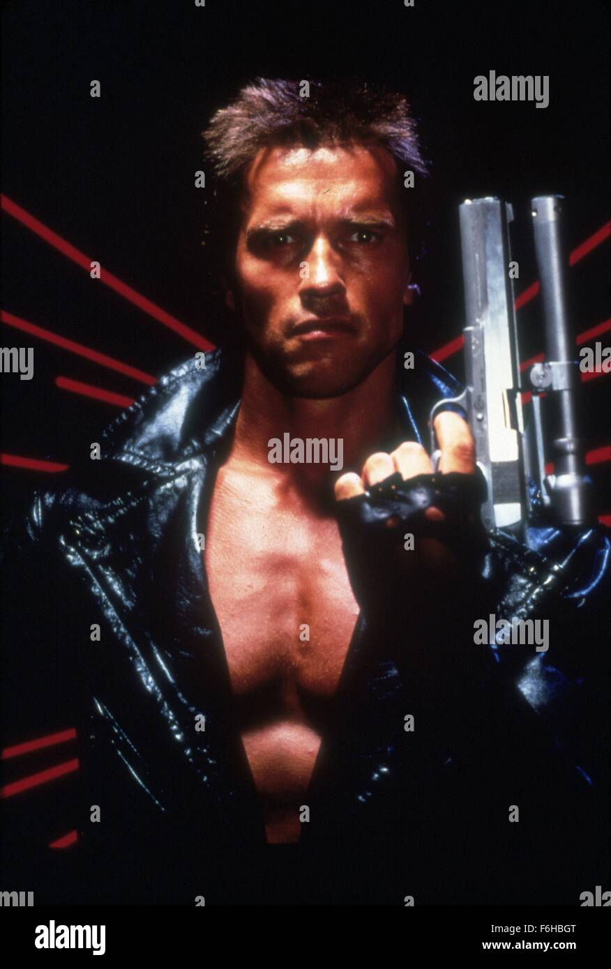 Erscheinungsdatum: 26. Oktober 1984 Film Titel: The Terminator-Regie: James Cameron STUDIO: Hemdale Film PLOT: ein Cyborg aus der Zukunft auf eine tödliche Mission geschickt. Er hat Sarah Connor, eine junge Frau zu töten, dessen Leben in kommenden Jahren eine große Bedeutung haben wird. Sarah hat nur einen Beschützer - Kyle Reese - auch aus der Zukunft geschickt. Der Terminator seine außergewöhnliche Intelligenz und Stärke verwendet, um Sarah zu finden, aber gibt es eine Möglichkeit, die scheinbar unzerstörbare Cyborg Bild zu stoppen: ARNOLD SCHWARZENEGGER als Terminator (Credit Bild: C Hemdale Filmunterhaltung/Bilder) Stockfoto